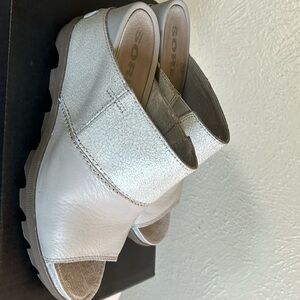 Gently worn Sorel Slide Sandals in Gray.